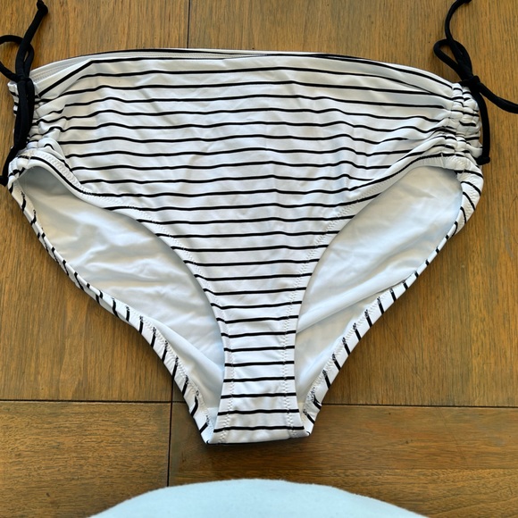 Calia, two swim bottoms - Picture 3 of 6